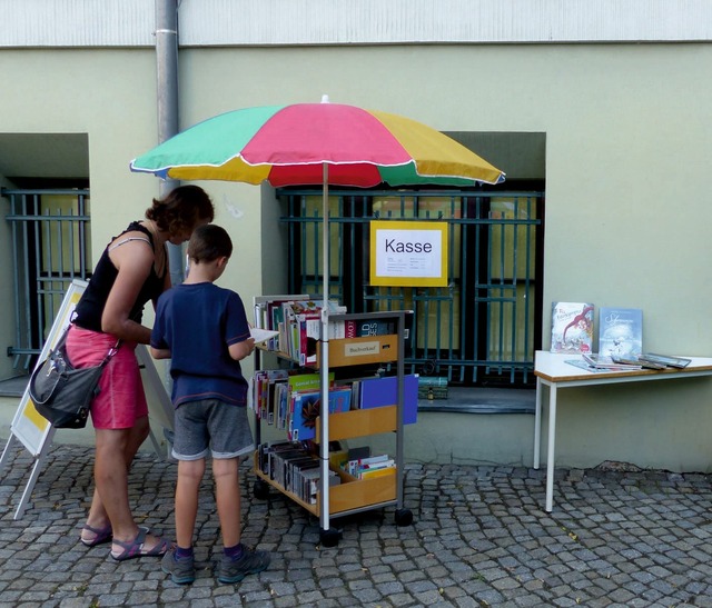Kleiner Hof-Bücherflohmarkt