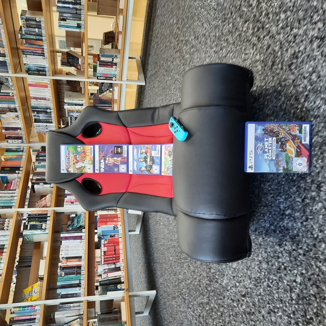 Bibliothek bietet PS5-Konsolenspiele an. Foto copy Uta Jacob